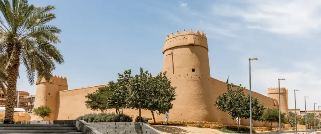 صورة لإحدى اجمل المعالم السياحية في السعودية قصر المصمك في الرياض