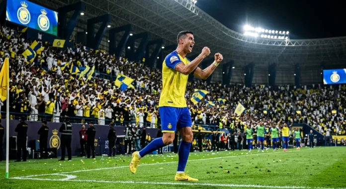 كريستيانو رونالدو مهاجم نادي النصر يحتفل بتسجيل هدف في الدوري السعودي للمحترفين