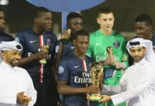 باريس سان جيرمان بطلاً لكأس السوبر الأوروبي احتفال لاعبي باريس سان جيرمان بكأس السوبر الأوروبي على ملعب ريد بول أرينا في سالزبورغ