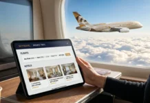 Discover Etihad Escapes for Flights and Hotels شاشة رقمية تعرض منصة الاتحاد للهروب لحجز الفنادق وتذاكر الطيران